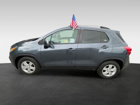 Used 2022 Chevrolet Trax LT w/ LT Convenience Package FWD image 3