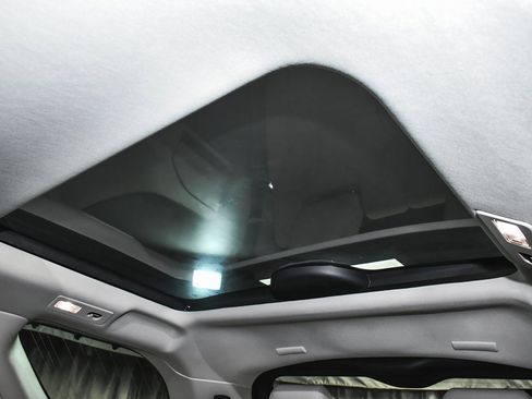 Used 2025 Land Rover Discovery S image 61