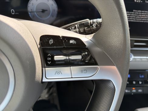 Used 2024 Hyundai Elantra SEL FWD image 21