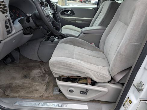 Used 2005 Chevrolet TrailBlazer LS w/ LS Preferred Equipment Group RWD image 11