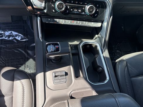 Used 2024 GMC Sierra 1500 Denali w/ Denali Reserve Package AWD/4WD image 22