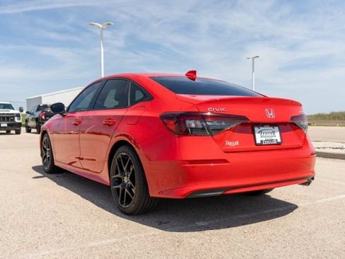 Used 2023 Honda Civic Sport image 9