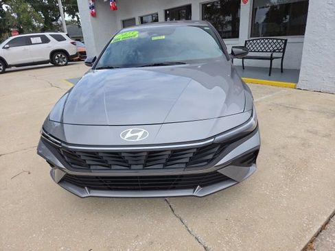 Used 2025 Hyundai Elantra Sport FWD image 8
