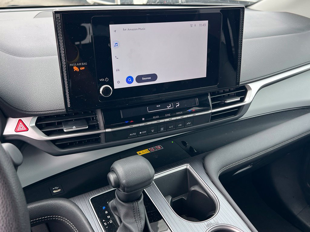Used 2025 Toyota Sienna LE FWD image 18
