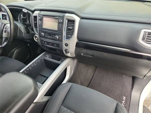 Used 2018 Nissan Titan SV w/ SV Convenience Package image 28