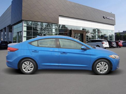 Used 2017 Hyundai Elantra SE image 4