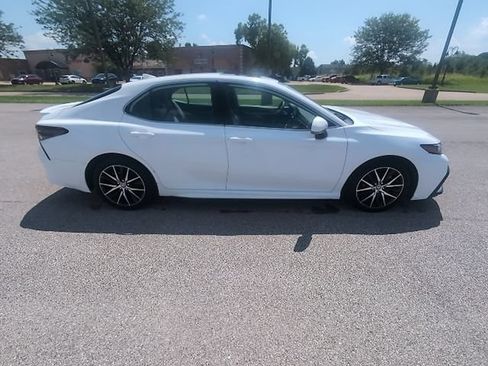 Used 2023 Toyota Camry SE w/ Cold Weather Package FWD image 2