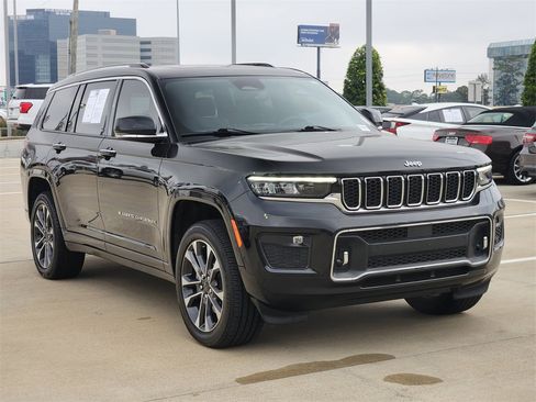 Used 2021 Jeep Grand Cherokee L Overland w/ Luxury Tech Group IV image 3