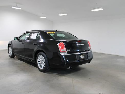 Used 2012 Chrysler 300 RWD image 7