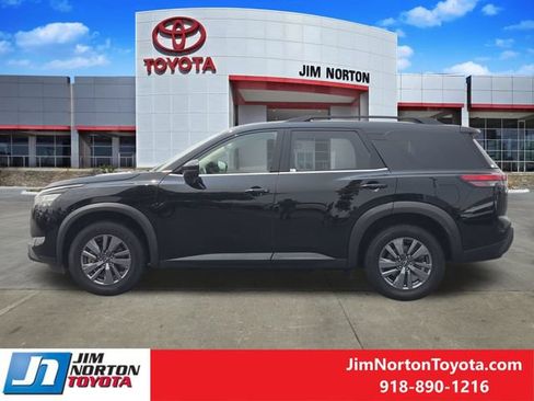 Used 2025 Nissan Pathfinder SV FWD image 4