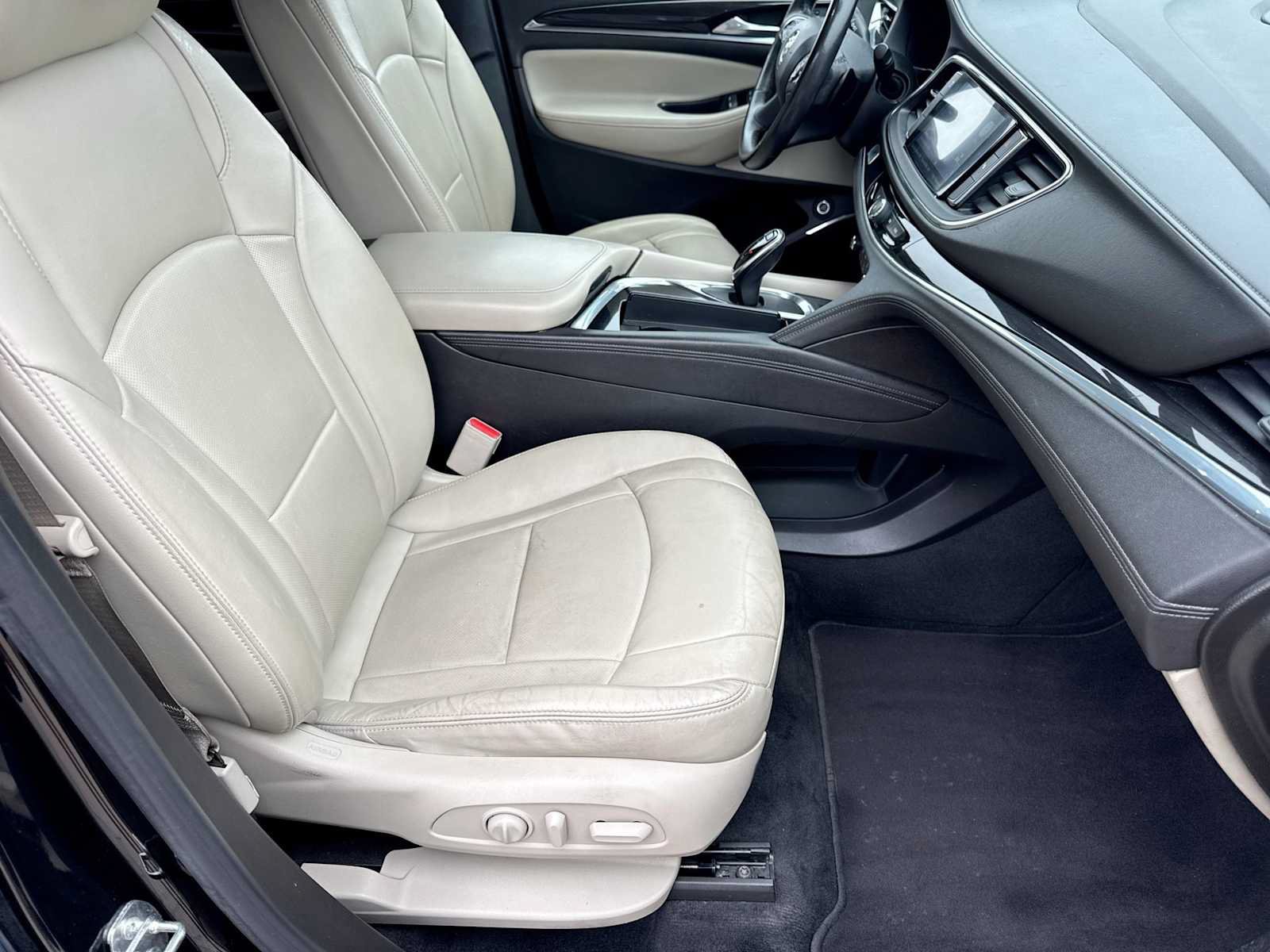 Used 2020 Buick Enclave Essence FWD image 35