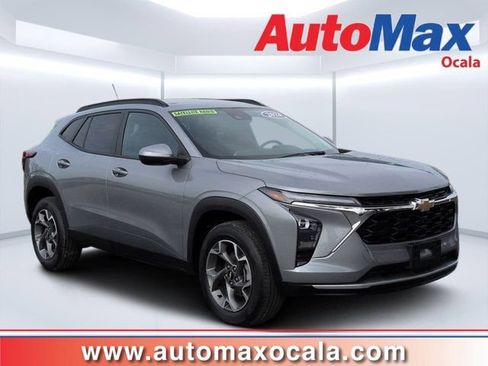 Used 2024 Chevrolet Trax LT FWD image 1