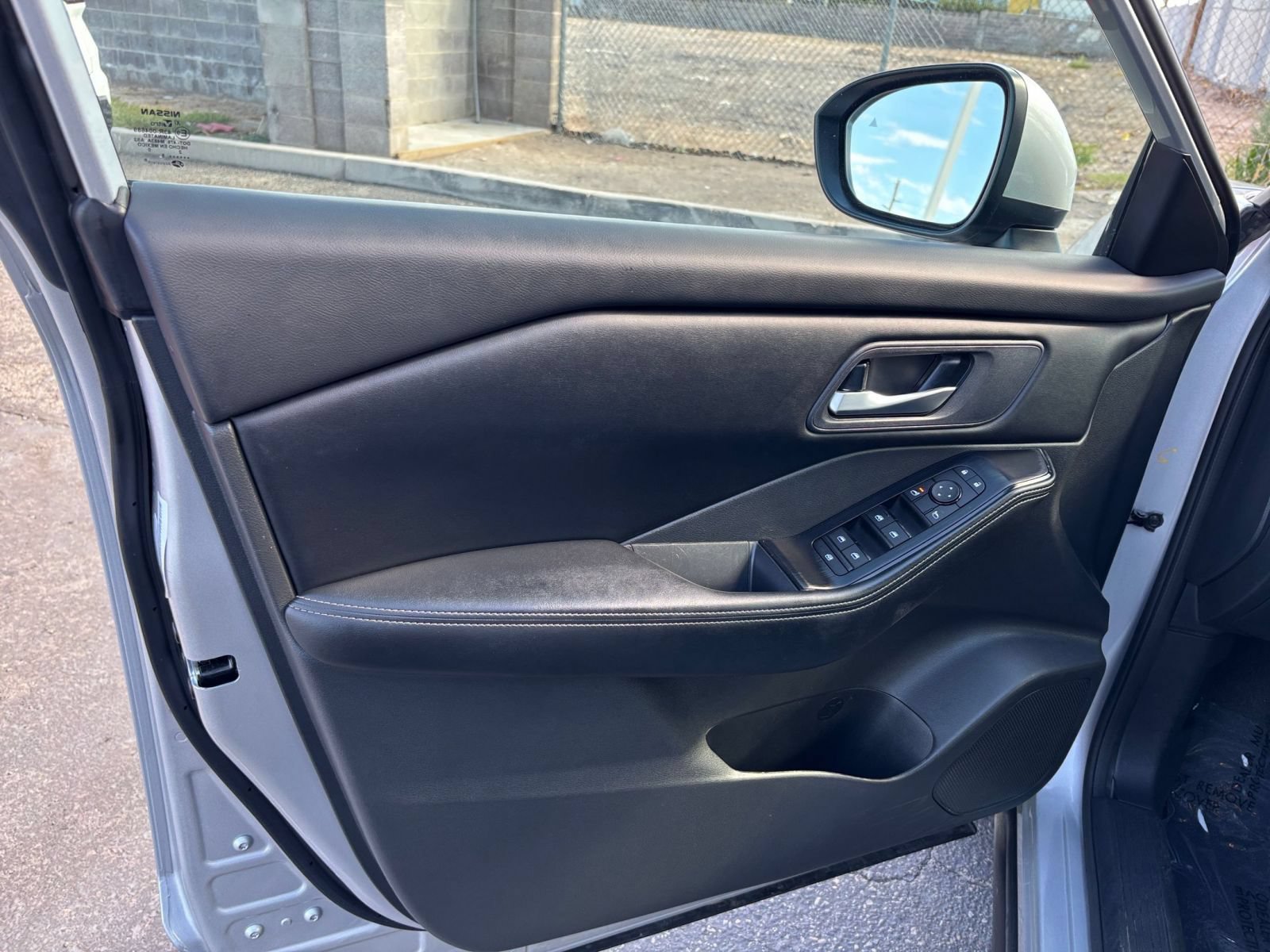 Used 2025 Nissan Rogue SV AWD/4WD image 18