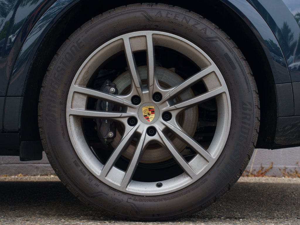 Used 2024 Porsche Cayenne AWD/4WD image 13