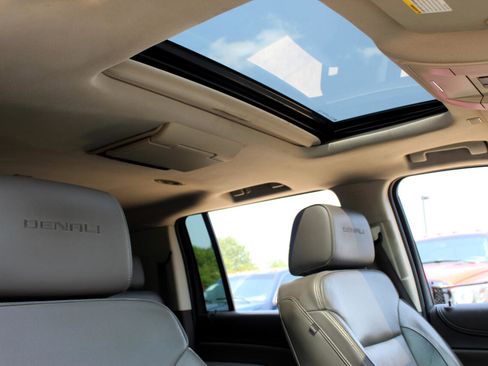 Used 2017 GMC Yukon XL Denali w/ Open Road Package image 30