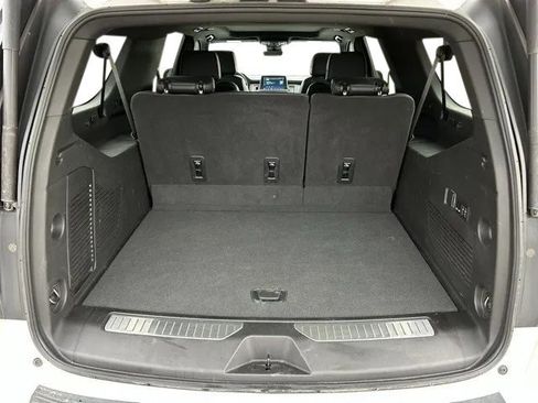 Used 2023 Chevrolet Suburban High Country image 34