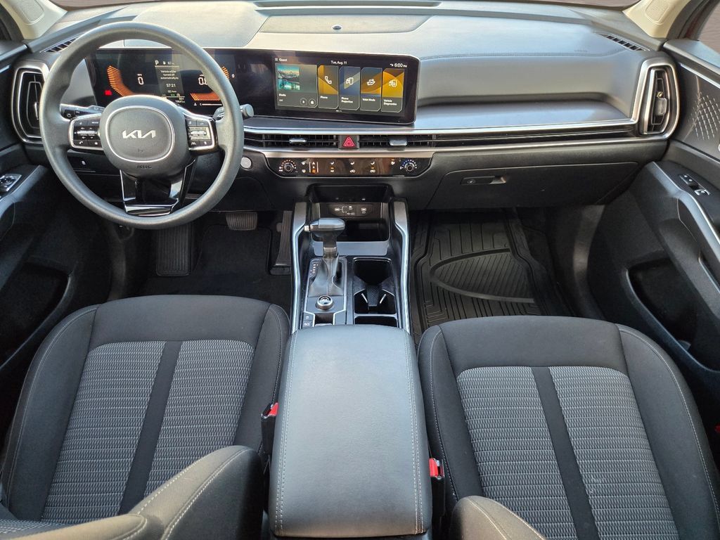 Used 2025 Kia Sorento LX FWD image 16