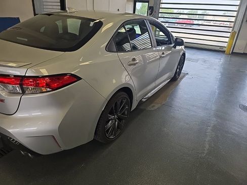 Used 2025 Toyota Corolla SE FWD image 3
