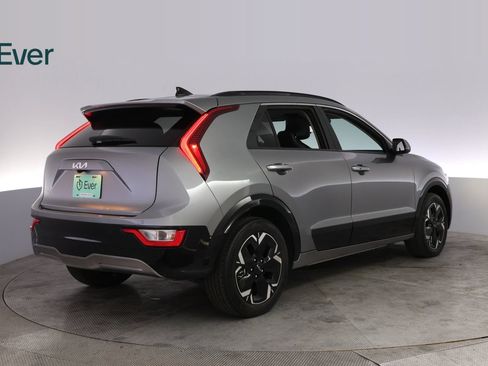 Used 2024 Kia Niro Wind w/ Wind Preserve Package FWD image 3