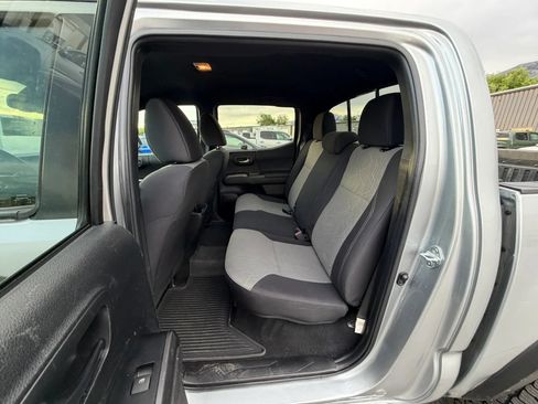 Used 2022 Toyota Tacoma TRD Off-Road AWD/4WD image 20