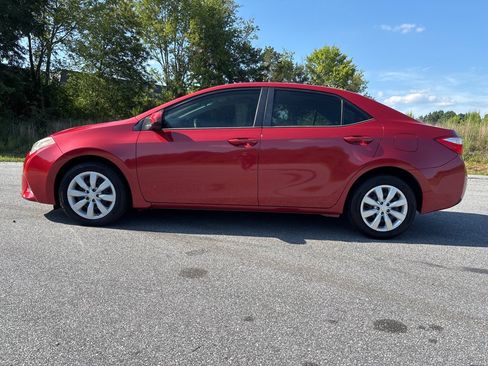 Used 2014 Toyota Corolla LE FWD image 2