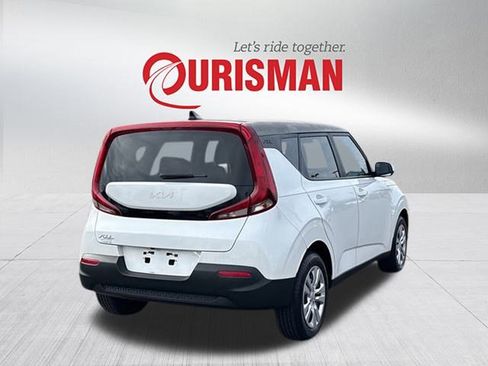 Used 2022 Kia Soul LX image 2