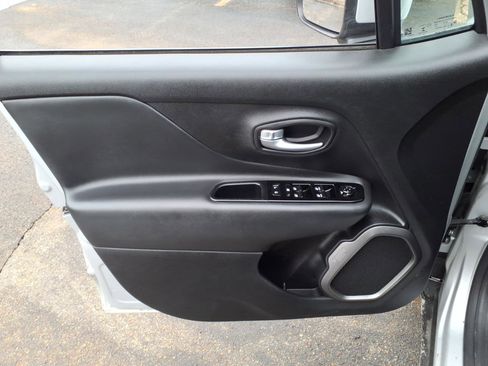 Certified 2020 Jeep Renegade Altitude image 10