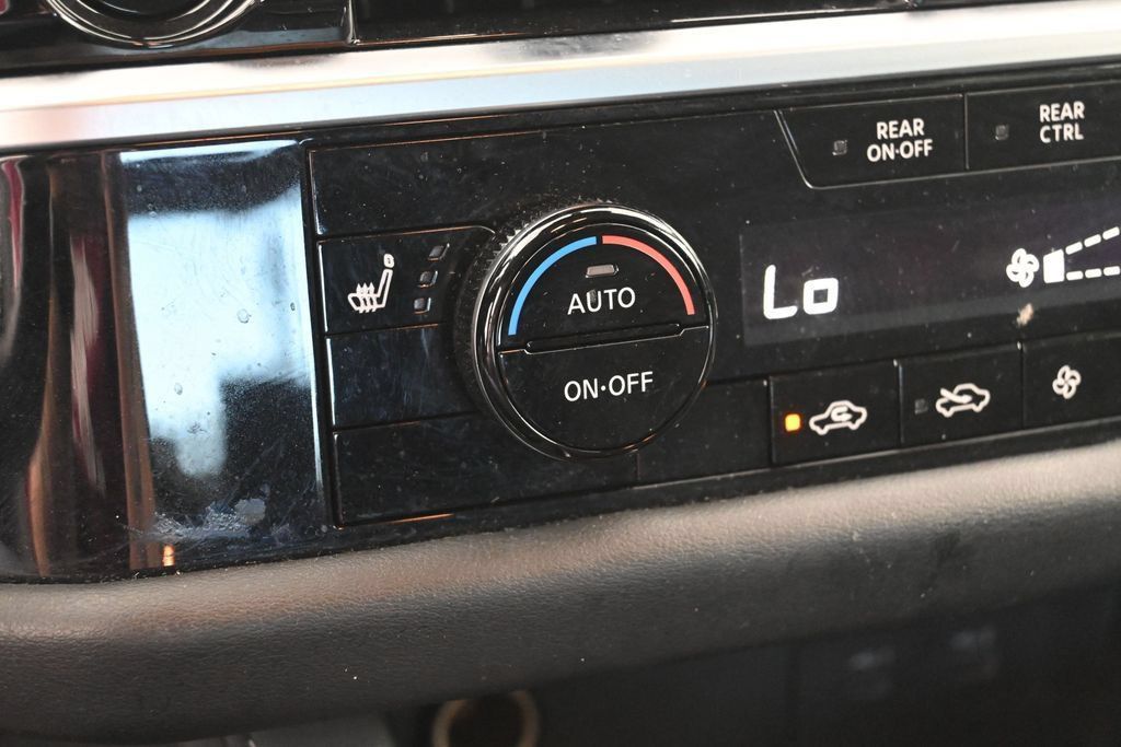 Used 2025 Nissan Pathfinder SV FWD image 26