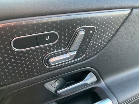 Certified 2025 Mercedes-Benz GLB 250 4MATIC image 16