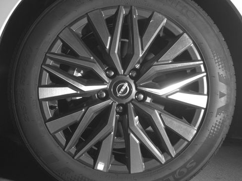 Used 2025 Nissan Altima 2.5 SV image 12