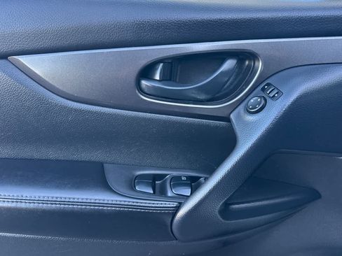 Used 2021 Nissan Rogue Sport S image 12