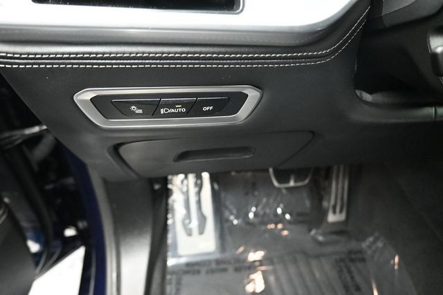Certified 2025 BMW X7 M60i AWD/4WD image 18