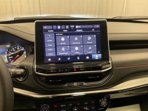 Used 2024 Jeep Compass Trailhawk image 10