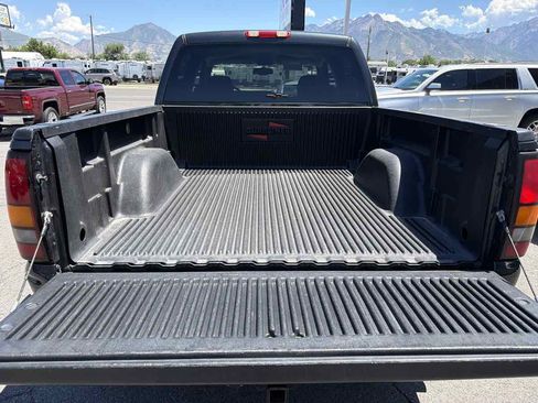 Used 2004 GMC Sierra 1500 SLE w/ Suspension Package, Off-Road AWD/4WD image 13