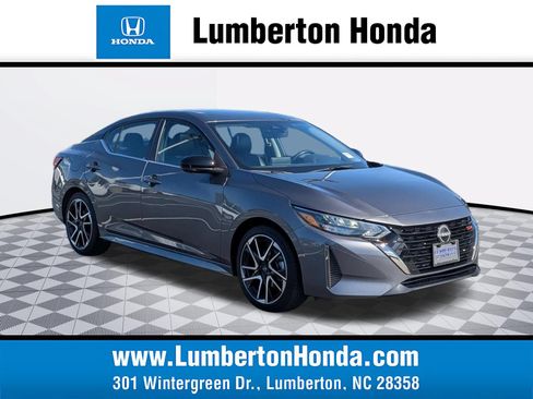 Used 2025 Nissan Sentra SR w/ SR Premium Package FWD image 1