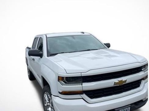 Used 2018 Chevrolet Silverado 1500 Custom w/ Custom Value Package AWD/4WD image 4