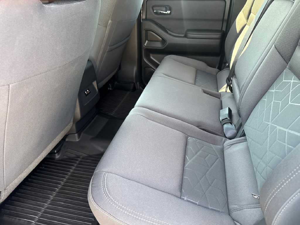 Used 2025 Nissan Frontier SV AWD/4WD image 15