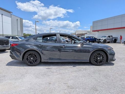 Used 2025 Toyota Camry SE FWD image 4