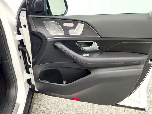Used 2025 Mercedes-Benz GLS 450 4MATIC image 26