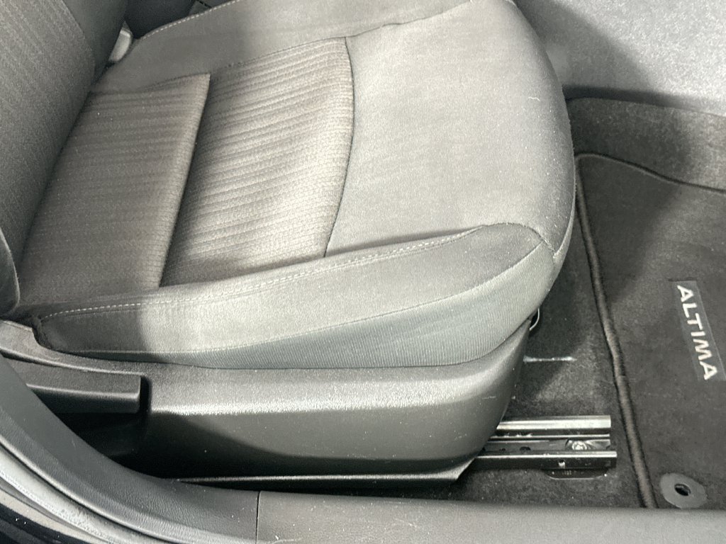 Used 2025 Nissan Altima 2.5 SV FWD image 22