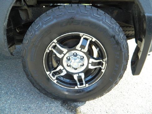 Used 2012 Nissan Frontier SV image 24