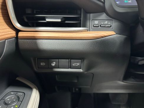 Used 2025 Toyota Grand Highlander AWD image 17