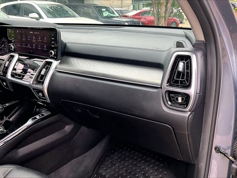 Used 2023 Kia Sorento SX image 19
