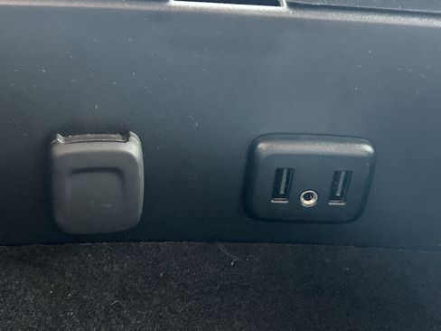 Used 2019 Chevrolet Silverado 1500 Custom w/ Custom Convenience Package image 27