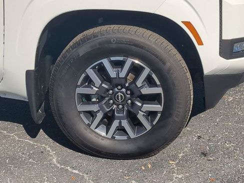 Certified 2025 Nissan Frontier SL image 11