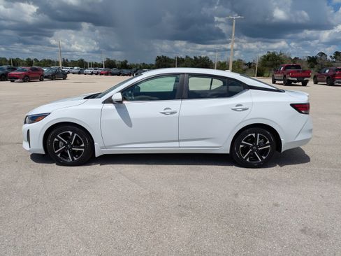 Used 2024 Nissan Sentra SV FWD image 7