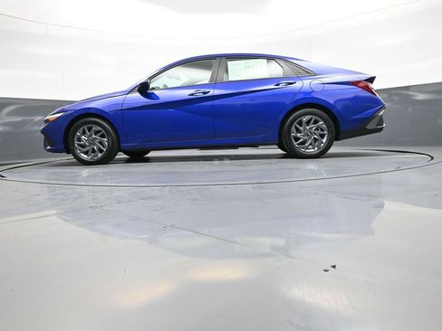 Certified 2024 Hyundai Elantra SEL FWD image 32