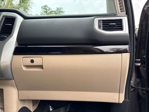 Used 2017 Nissan Titan SV AWD/4WD image 33