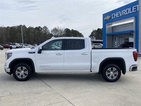 Used 2024 GMC Sierra 1500 SLT image 2