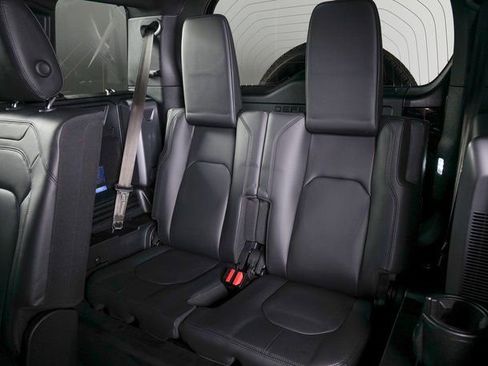 Used 2025 Land Rover Defender 110 S image 22